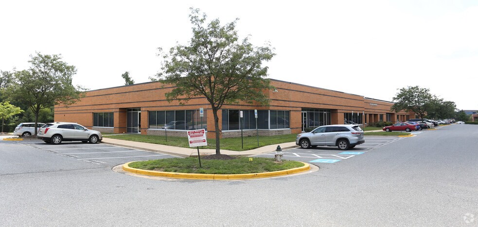 More Photos Of 4260-4296 Forbes Blvd, Lanham Light Distribution For Lease