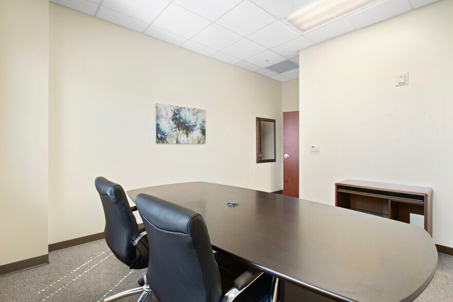 More Photos Of 7065 Westpointe Blvd, Orlando Office For Sale