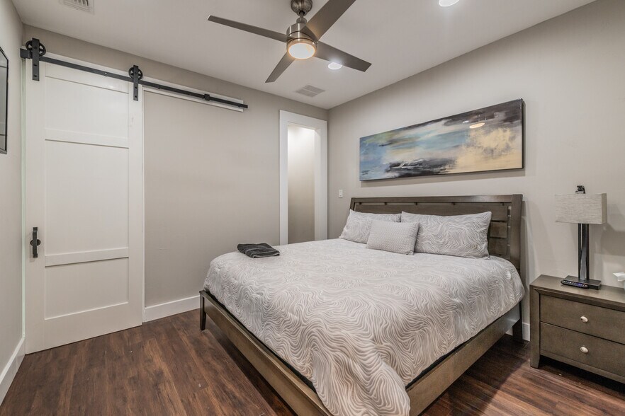 More Photos Of 630 S Walters, San Antonio Freestanding For Sale