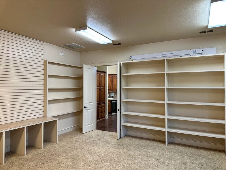 More Photos Of 441 Lone Star Dr, Abilene Office For Sale