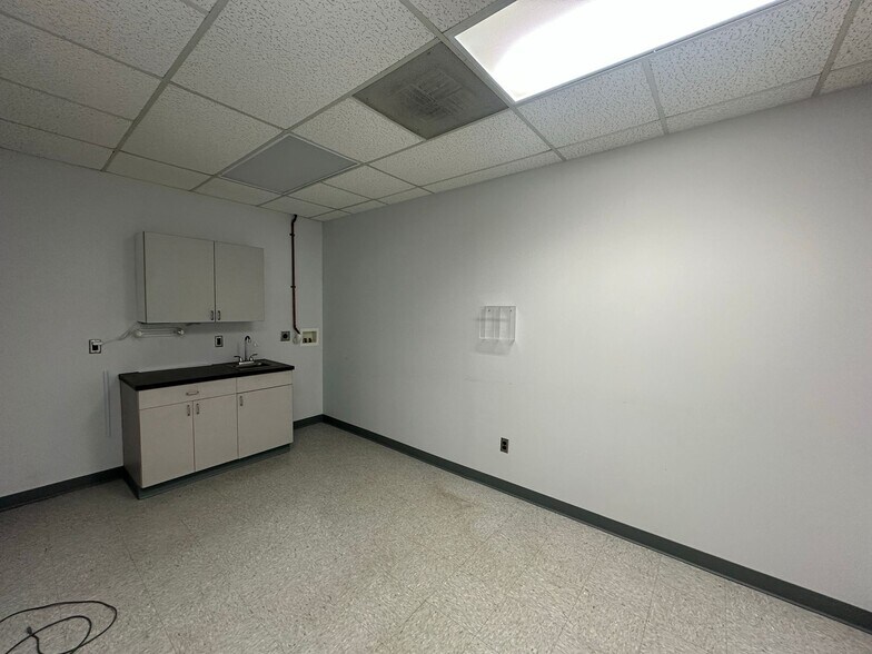 More Photos Of 2 Lincoln Hwy, Edison Medical For Sale