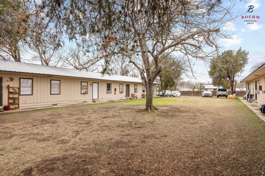 More Photos Of 2906-2908 Hunt St, Kerrville Apartments For Sale