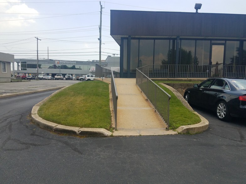 More Photos Of 1200 W Broadway, Hewlett Medical For Lease