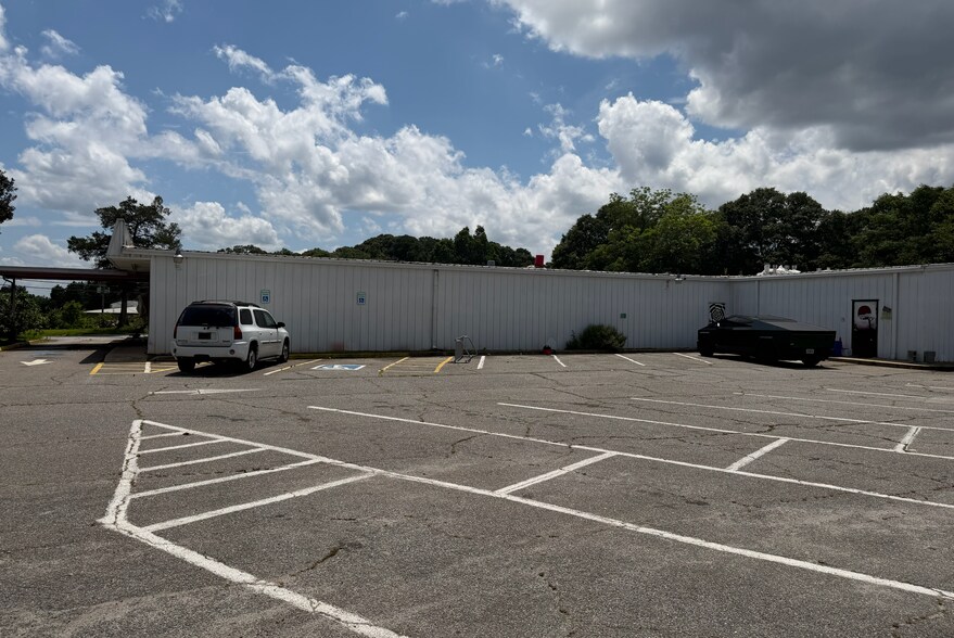 More Photos Of 1001 Winterville Rd, Athens Showroom For Lease