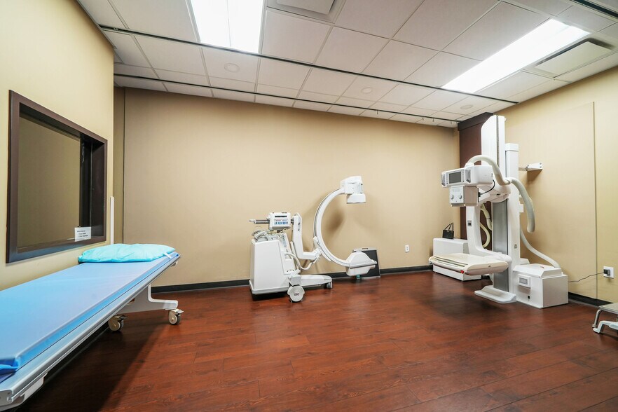 More Photos Of 220 Rock St, Griffin Medical For Sale