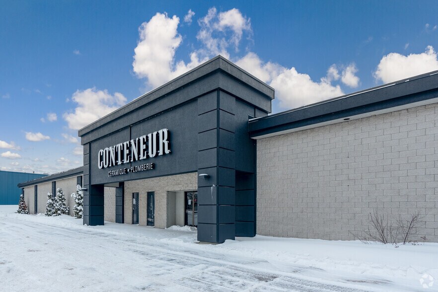 More Photos Of 420 Av Taniata, Lévis General Retail For Sale