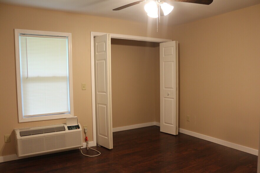More Photos Of 1708 S Main St, South Jacksonville Apartments For Sale