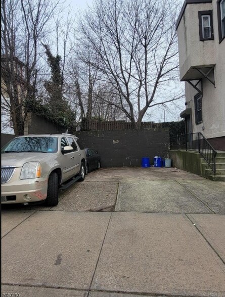 More Photos Of 9 Madison Ave, Newark Shelter For Sale