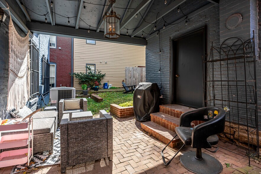 More Photos Of 302 W High St, Lexington Office Residential For Sale