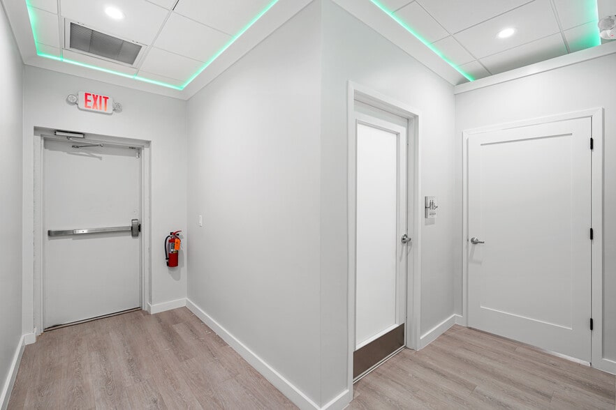 More Photos Of 550 Heights Blvd, Houston Freestanding For Lease