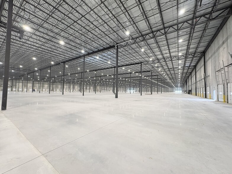 More Photos Of 8000 Dixie Rd, Brampton Unknown For Lease