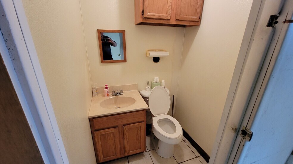 More Photos Of 1222 Western Ave, Chillicothe Flex For Sale