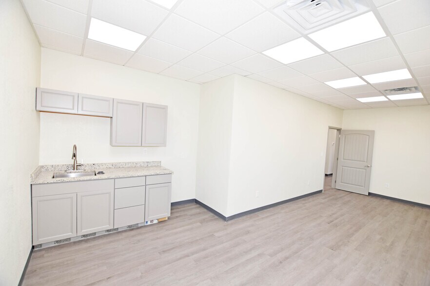 More Photos Of 1210 Edgewood ave, Odessa Industrial For Lease