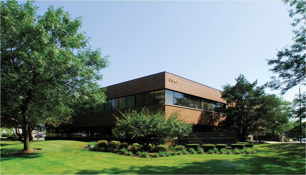 More Photos Of 3041 Woodcreek Dr, Downers Grove Office For Lease
