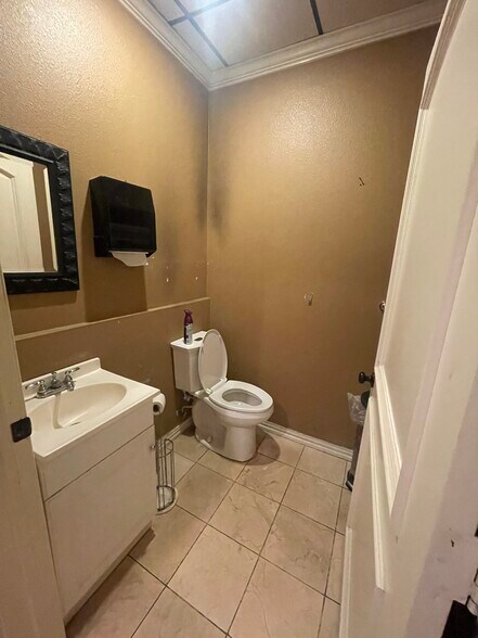 More Photos Of 1816 E Southeast Loop 323, Tyler General Retail For Sale