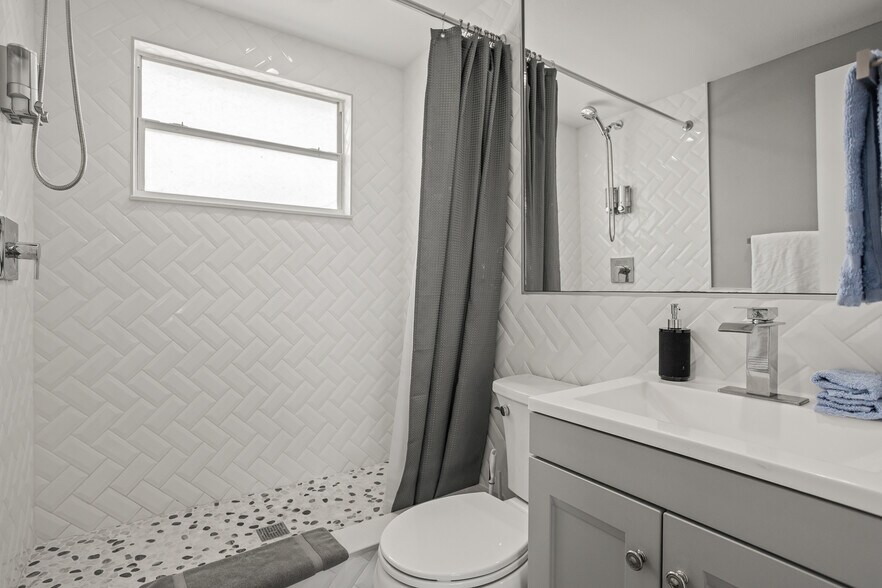 More Photos Of 8820 Rocky Creek Dr, Tampa Apartments For Sale