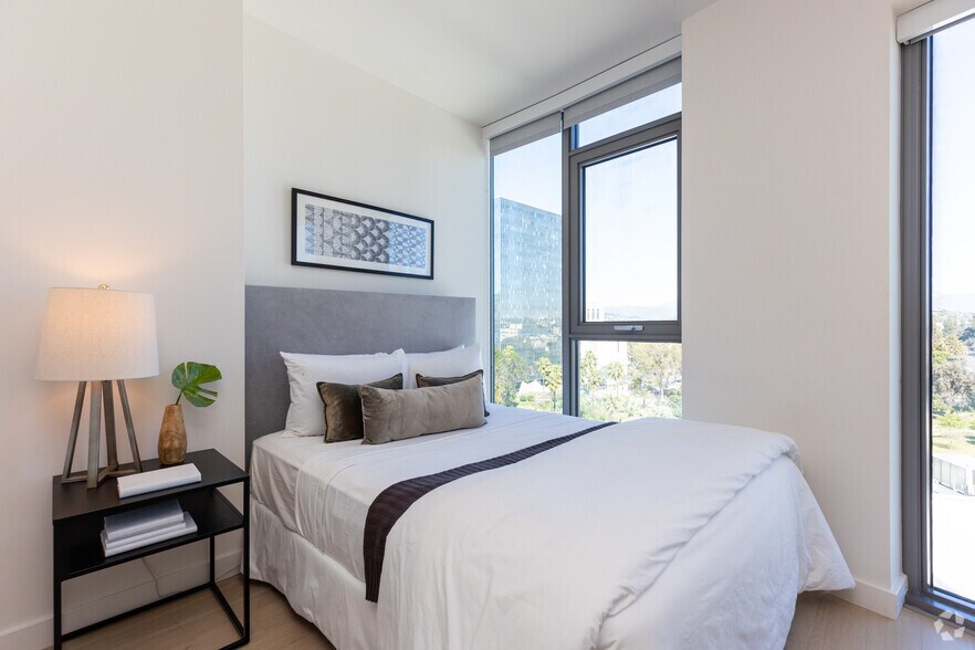 More Photos Of 2801 Sunset Pl, Los Angeles Apartments For Lease