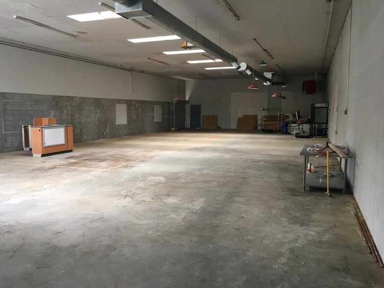 More Photos Of 214 Menaul Blvd NE, Albuquerque Freestanding For Lease