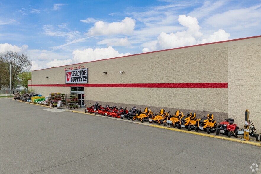 More Photos Of 6730-6764 S River Rd, Marine City Unknown For Lease