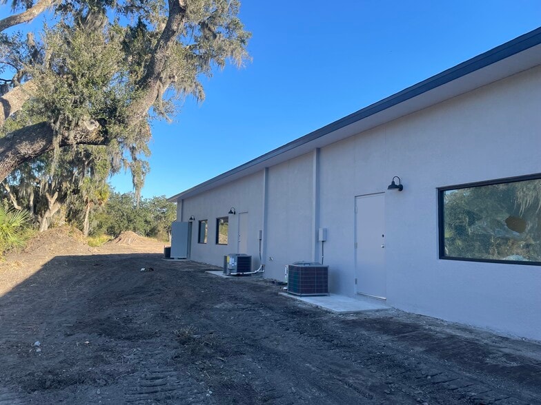More Photos Of 741 Tillman Pl, Plant City Light Distribution For Lease