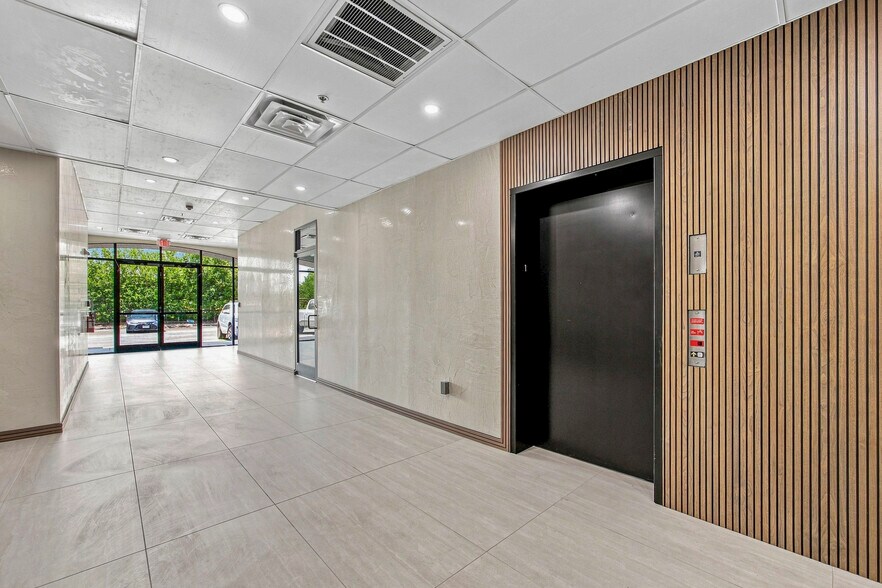 More Photos Of 2511 N Loop 1604, San Antonio Office Residential For Lease