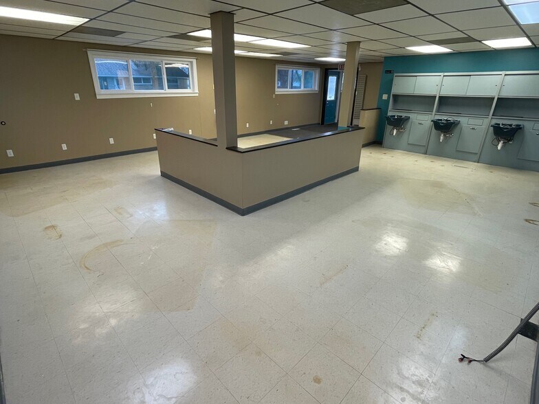 More Photos Of 1741 W Old Ridge Rd, Hobart Storefront Retail Office For Lease