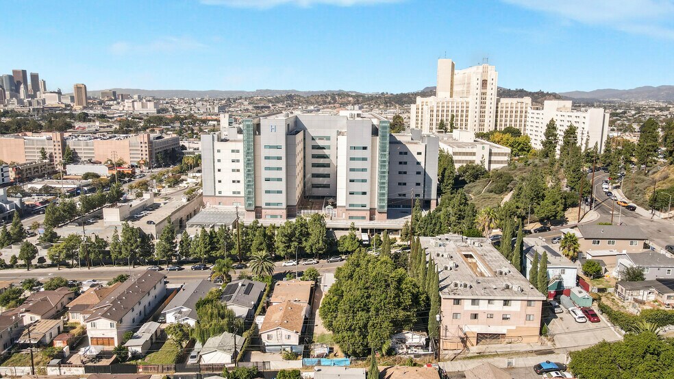 More Photos Of 1140 Chicago St, Los Angeles Apartments For Sale