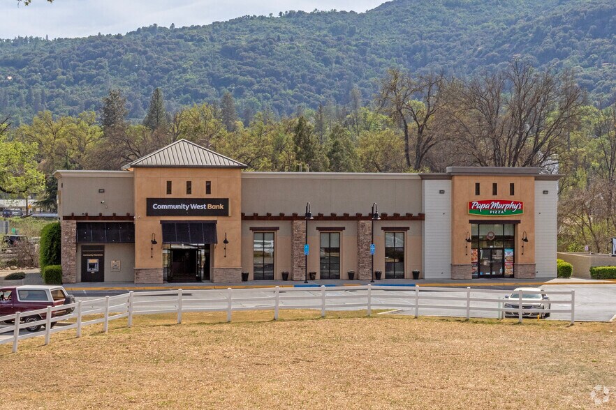 More Photos Of 40004 Highway 41, Oakhurst Freestanding For Lease