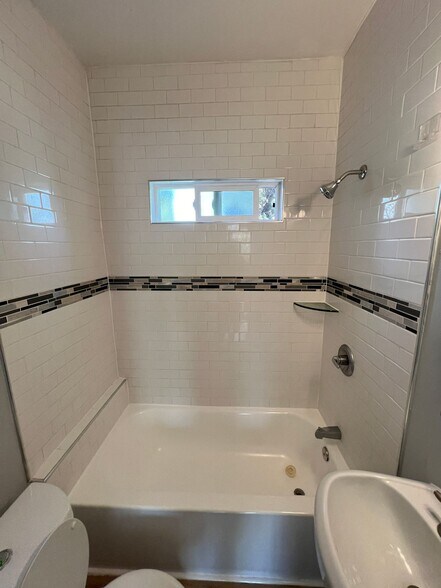 More Photos Of 1217 Cedar Ave, Long Beach Apartments For Sale
