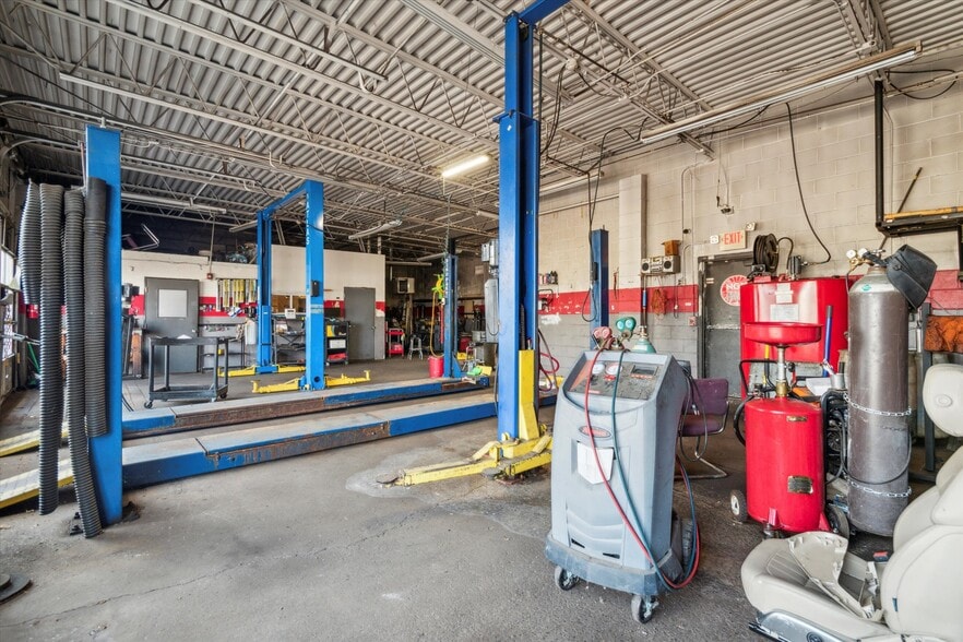 More Photos Of 555 Us Highway 13, Bristol General Retail For Sale