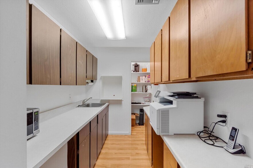 More Photos Of 455 March Ave, Healdsburg Medical For Sale