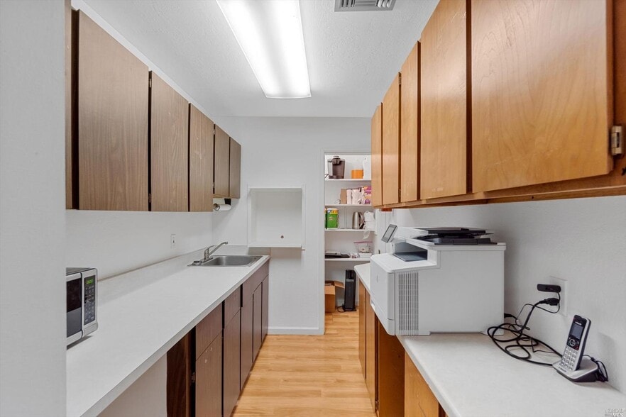 More Photos Of 455 March Ave, Healdsburg Medical For Sale