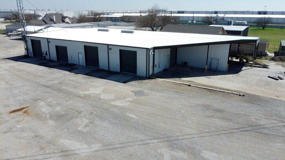 More Photos Of 13189 Harmon Rd, Fort Worth Warehouse For Sale