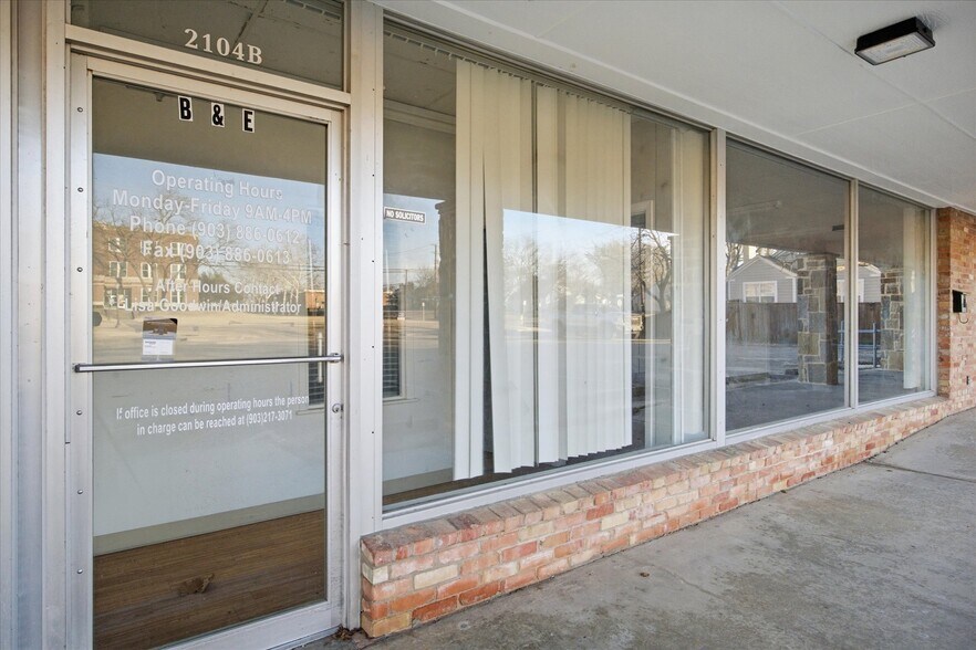 More Photos Of 2108 Monroe St, Commerce Showroom For Sale
