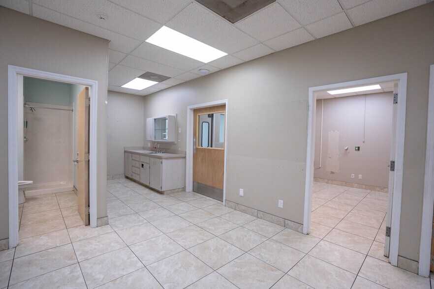 More Photos Of 3628 N Lecanto Hwy, Beverly Hills Veterinarian Kennel For Sale