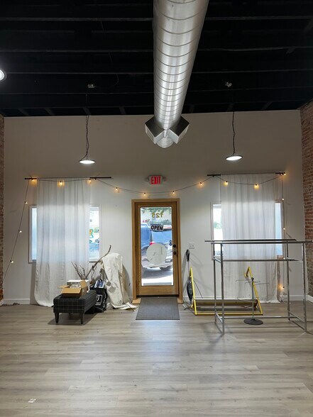 More Photos Of 125 E Washington St, Kearney Storefront Retail Office For Lease