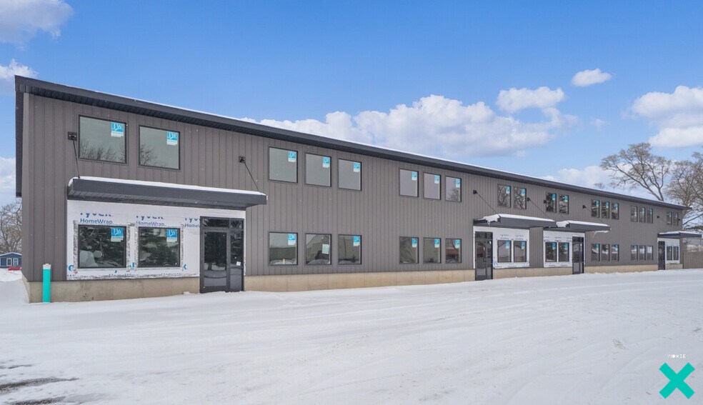 More Photos Of 923 Barnum SW st, Wyoming Flex For Lease
