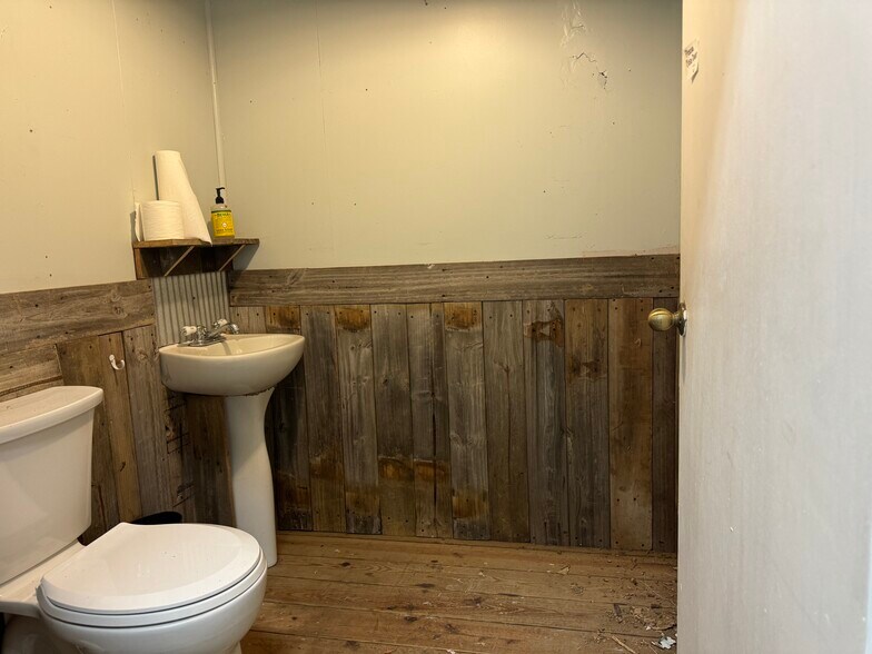 More Photos Of 5566 4th St, Satsuma Daycare Center For Sale