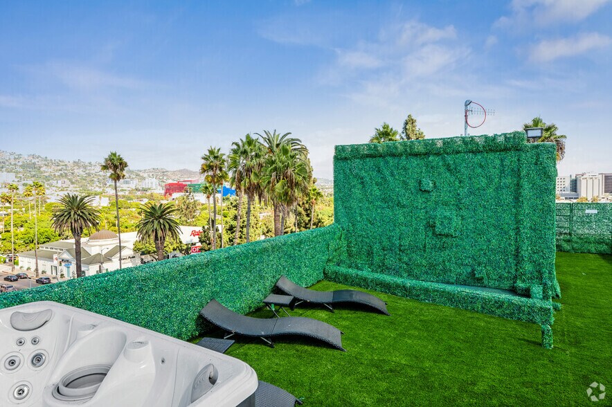 More Photos Of 137 N Doheny Dr, West Hollywood Multifamily For Sale