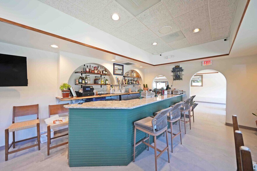 More Photos Of 1401 Lakeside Ct, Yakima Restaurant For Lease