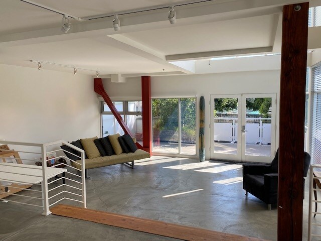 More Photos Of 615 Hampton Dr, Venice Apartments For Lease