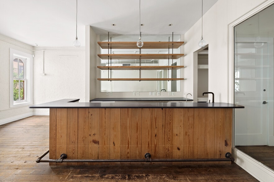 More Photos Of 109 W 17th St, New York Storefront Retail Office For Lease