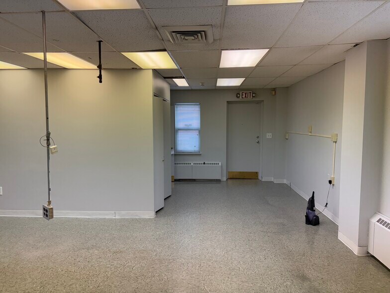 More Photos Of 323 W Superior St, Duluth Storefront Retail Office For Sale