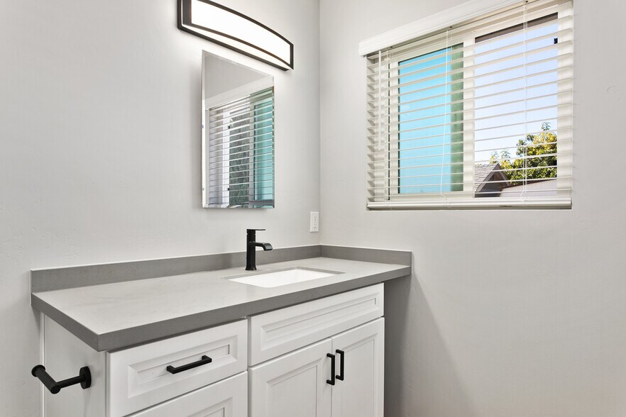 More Photos Of 945-965 Pine Ave, Carlsbad Apartments For Sale