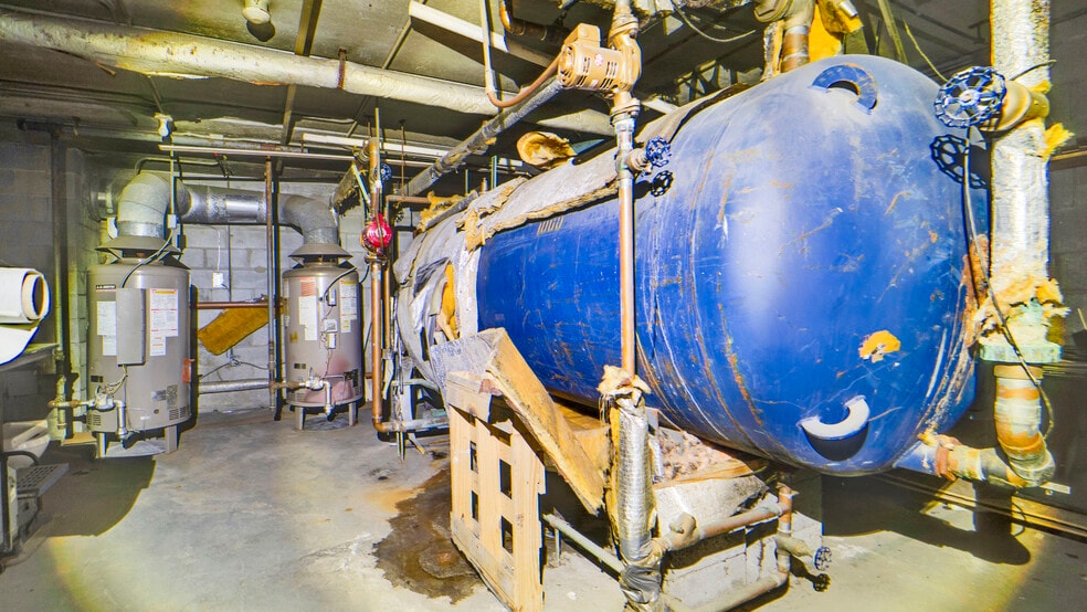 More Photos Of 125 N Main St, Newark Hotel For Sale