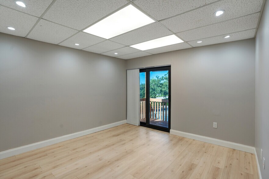 More Photos Of 2831 Ringling Blvd, Sarasota Medical For Sale