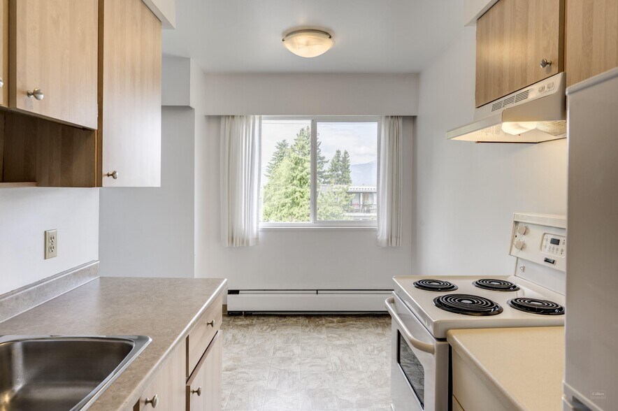 More Photos Of 5087 Irving St, Burnaby Apartments For Sale