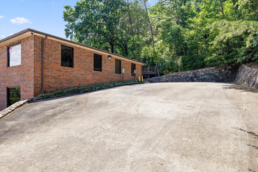 More Photos Of 901 Mountain Creek Rd, Chattanooga Office For Lease