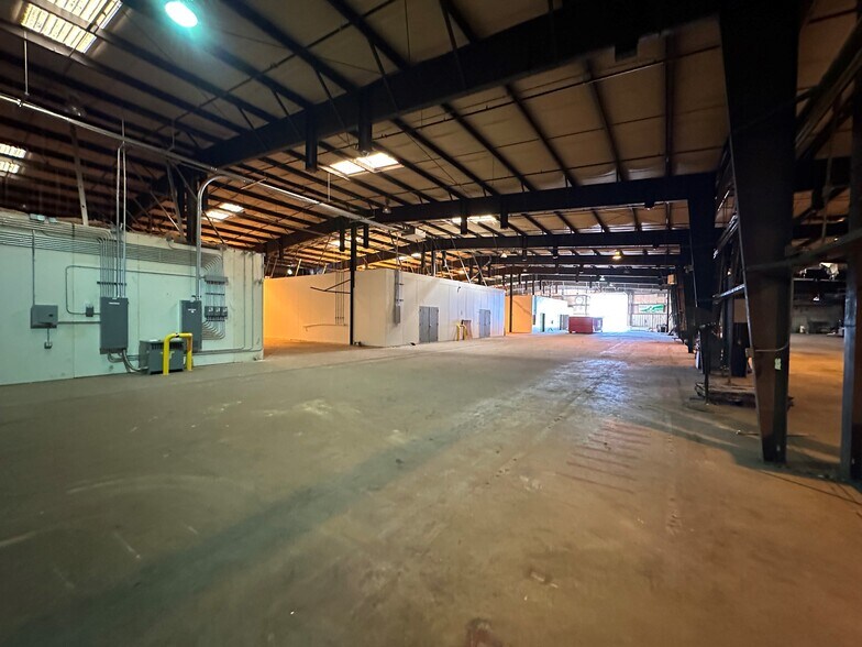 More Photos Of 2976 N Florence Ave, Tulsa Warehouse For Lease
