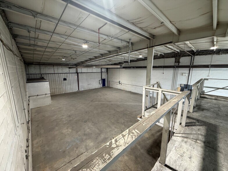 More Photos Of 8319 Chiles Industrial Av, Red Deer Warehouse For Sale